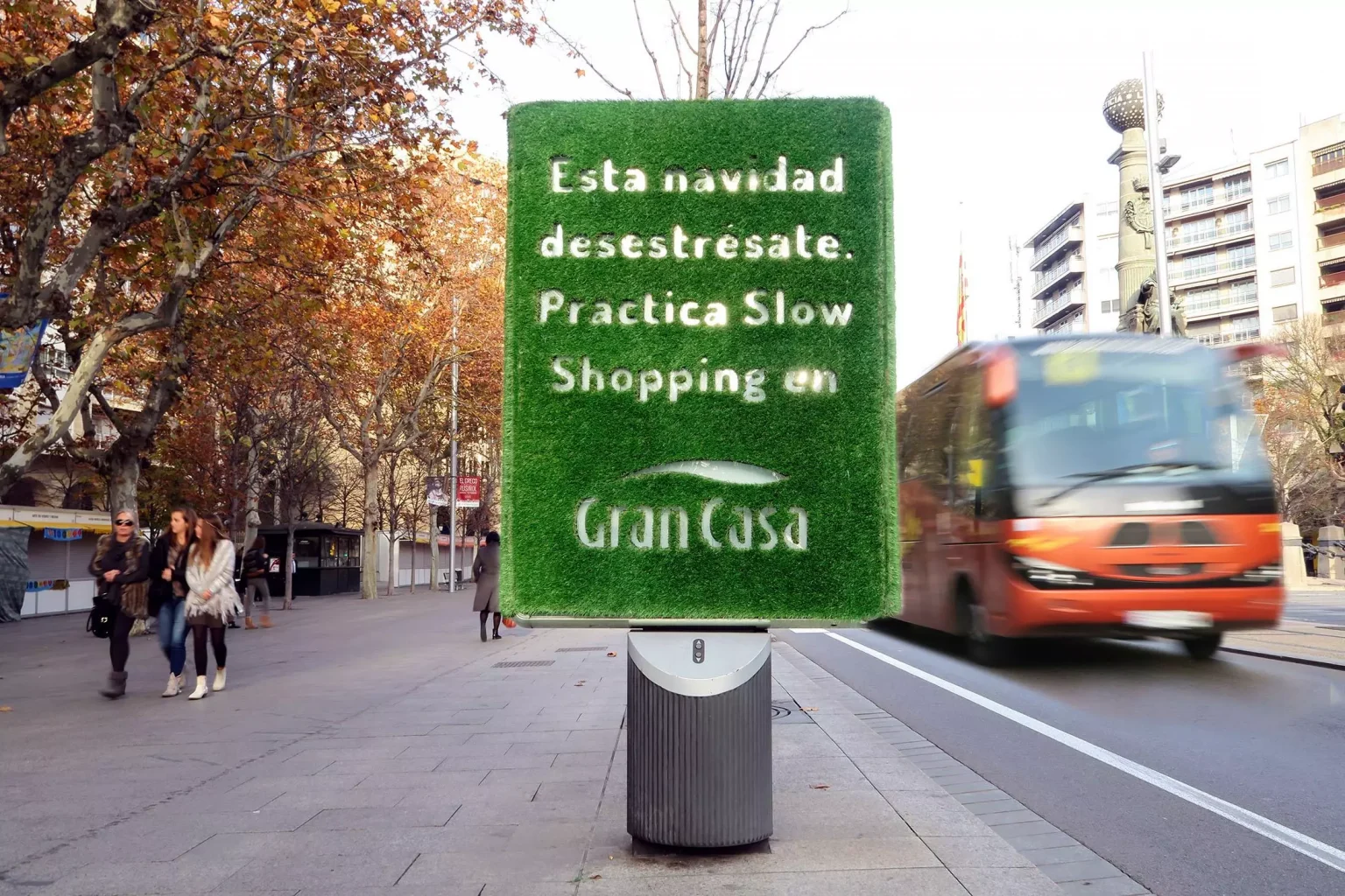 Mupi publicidad Campaña Slow Shopping GranCasa